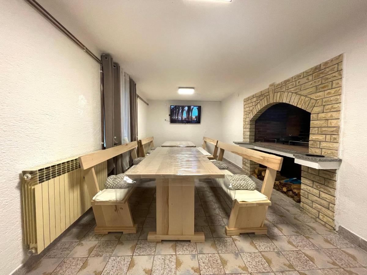 Apartmani "Mimoza" Otočac Exterior foto
