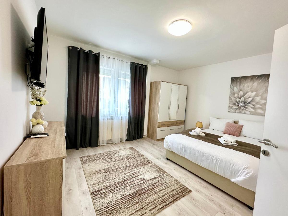 Apartmani "Mimoza" Otočac Exterior foto