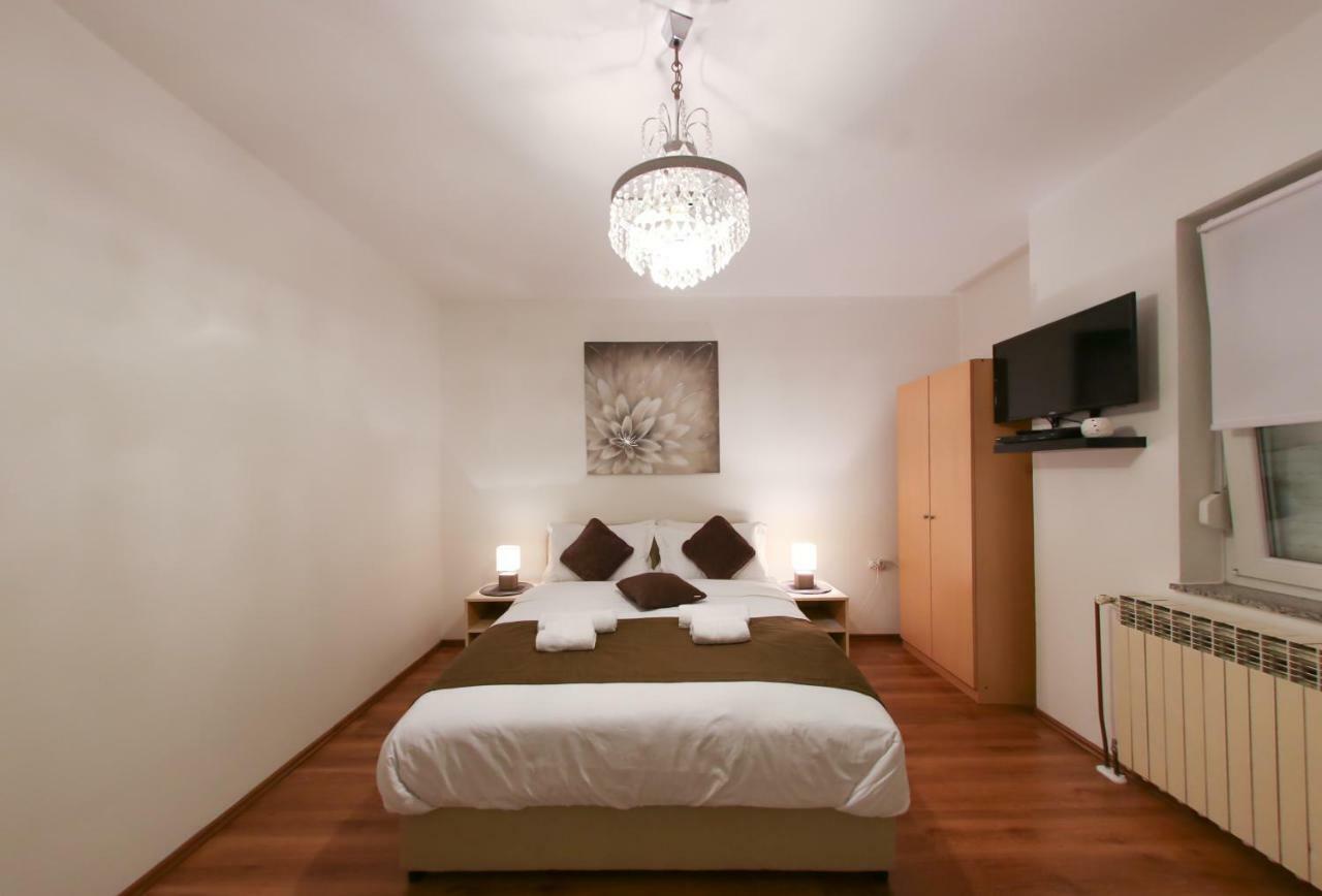 Apartmani "Mimoza" Otočac Exterior foto